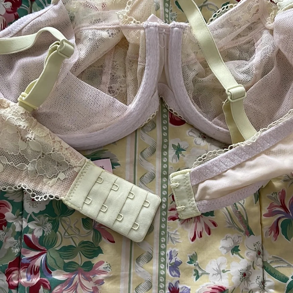 Victoria’s Secret Yellow Floral Lace Underwire Demi Bra Sheer Romantic 36C